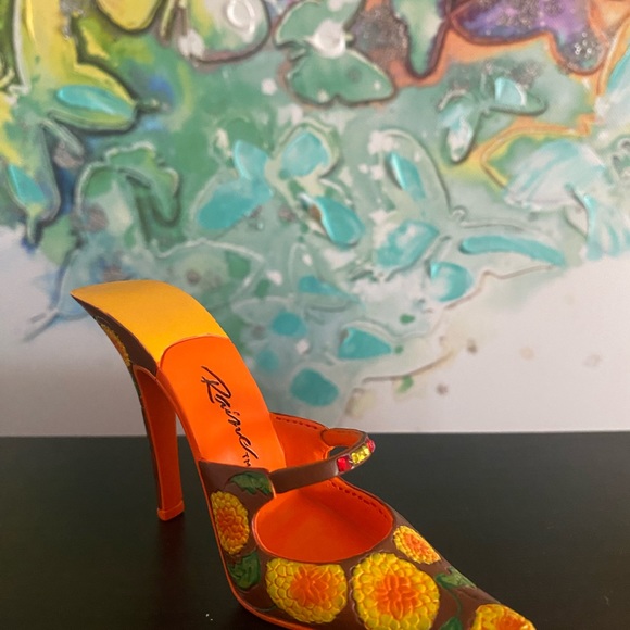 Just the right shoe by Raine - Picture 6 of 8